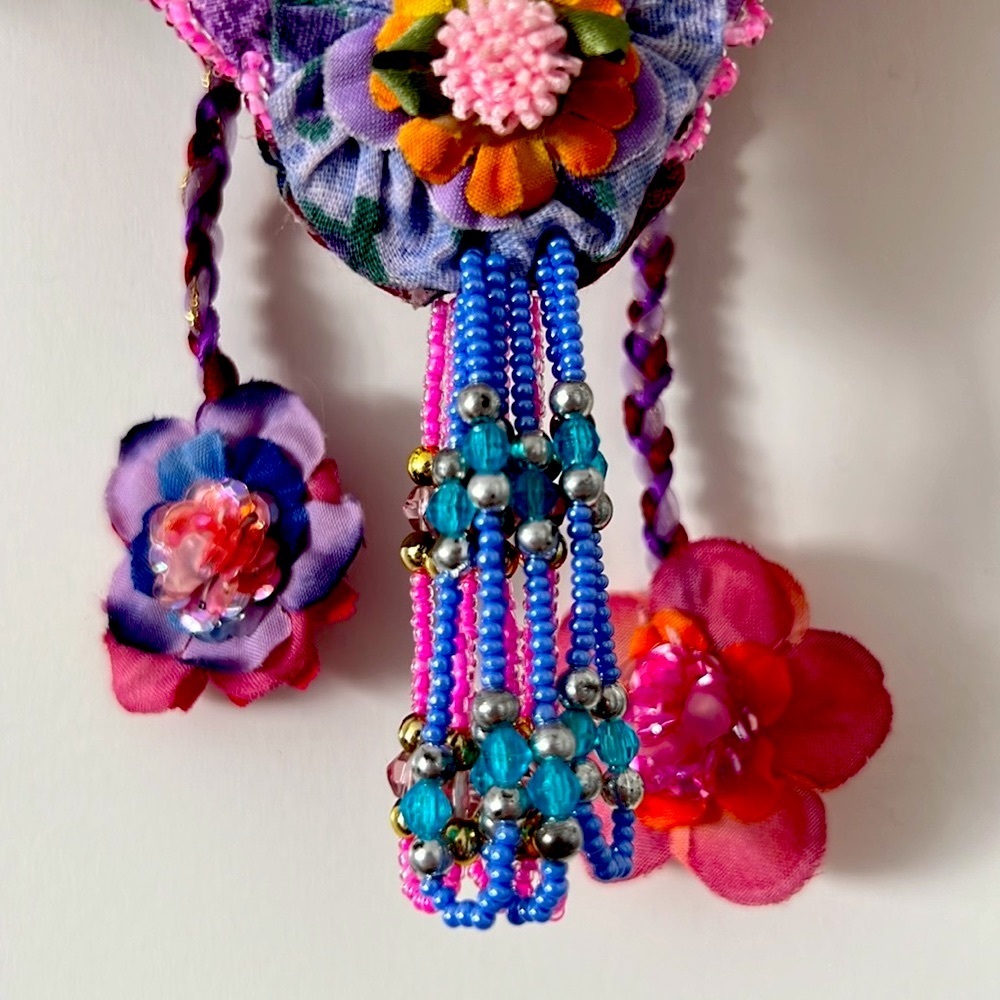 NWT VINTAGE BAG Heart-shaped Handmade Hand-beaded in Aspen CO ROSETTES colorful - Picture 8 of 16